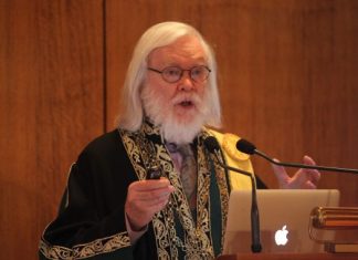 Ο καθηγητής John Ellis επίτιμος διδάκτορας του Πανεπιστημίου Πατρών