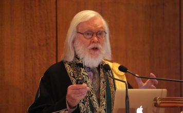 Ο καθηγητής John Ellis επίτιμος διδάκτορας του Πανεπιστημίου Πατρών