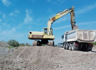 Τρεις συλλήψεις για παράνομη αμμοληψία στη Ναύπακτο