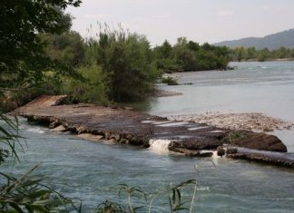 Ζημιές στον κάμπο από υποχώρηση χωμάτινου αναχώματος στα Καλύβια