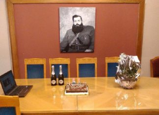 Το άσπρο μαύρο