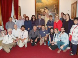 Συνάντηση Καραπάνου με τους συνέδρους του Φοιτητικού Βυρωνικού Συνεδρίου