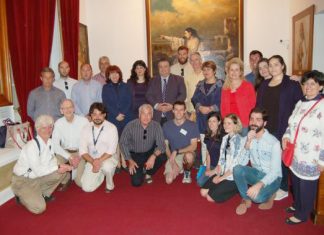 Συνάντηση Καραπάνου με τους συνέδρους του Φοιτητικού Βυρωνικού Συνεδρίου