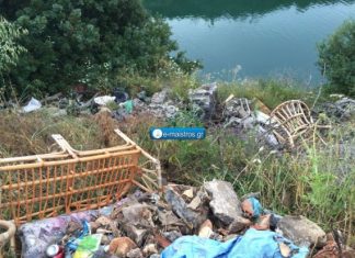 Σκουπίδια κοντά στις παραλίες του Αμβρακικού
