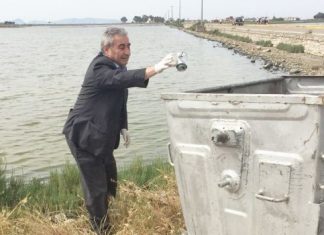 Βρε να μη μου κόψει να βάλω τους μαθητές να καθαρίσουνε για μένα