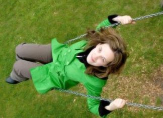 Ξύλινες κούνιες και εστίες ποδοσφαίρου Octopus: Για σύγχρονες παιδικές χαρές