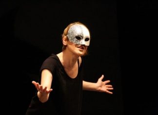 Θεατρική παράσταση για την ενίσχυση του Δημοτικού Σχολείου Καλυβίων