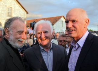 Όξω απ΄ το μαντρί μας τρώει ο λύκος