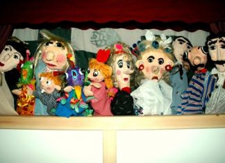 Παράσταση από την Ερασιτεχνική οµάδα κουκλοθέατρου του Δήµου Αγρινίου