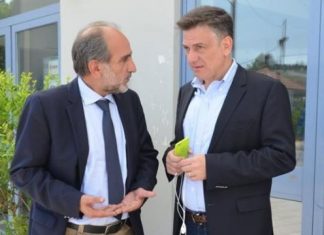 – Είδες που στα ‘λεγα, η αγκαλιά του ΣΥΡΙΖΑ είναι ζεστή