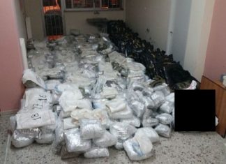 Έρευνες με ελικόπτερο για τους διακινητές των 920 κιλών χασίς με σκάφος στο Μεσολόγγι