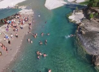 Ανακαλύψτε τις κρυφές, τροπικές, παραλίες του Αχελώου