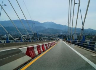 Εργασίες στον δυτικό κλάδο του καταστρώματος της Γέφυρας