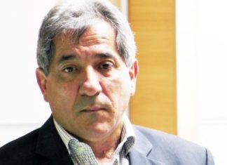 Φεύγω κι αφήνω πίσω μου αγρίμια