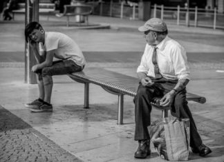 Μην δίνετε δώρα στους συνταξιούχους, βρείτε δουλειά σε όσα εγγόνια δεν μετανάστευσαν ακόμα
