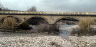 “Δρομολογημένη η αποκατάσταση των φθορών στα βάθρα στη γέφυρα της Αβόρανης”