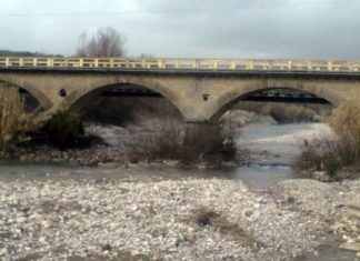 “Δρομολογημένη η αποκατάσταση των φθορών στα βάθρα στη γέφυρα της Αβόρανης”