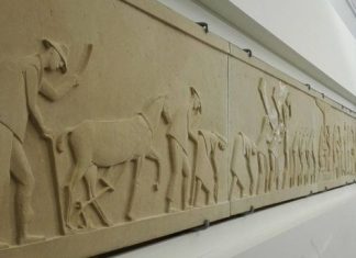 Η “Παπαστράτος” δώρησε στη Βουλή μνημειακό έργο του Χρ. Καπράλου για την καλλιέργεια του καπνού