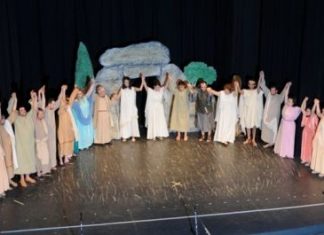 Με επιτυχία η θεατρική παράσταση «Ειρήνη» από τους νέους του Εργαστηρίου «Παναγία Ελεούσα»