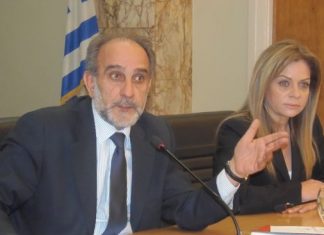 – Εμείς κάνουμε πολιτική με όρους μέλλοντος και σας πληροφορούμε για έργα που θαααα γίνουν