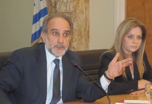 – Εμείς κάνουμε πολιτική με όρους μέλλοντος και σας πληροφορούμε για έργα που θαααα γίνουν