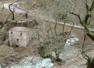 Το “πληγωμένο” πετρογέφυρο στο ορεινό Θέρμο