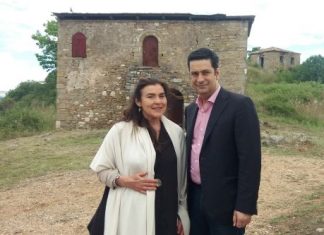 -Ζω ένα δράμα, να σου παίξω λίγο; -Εσύ σε μένα;