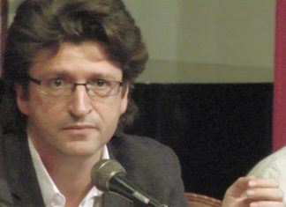 “Για να βολέψουν τις φιλοδοξίες τους όσοι δεν καταφέρνουν να διεισδύσουν στην κεντρική σκηνή”