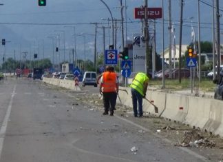 Την εθνική οδό στην είσοδο της πόλης καθάρισε ο δήμος Αγρινίου, αν και στην αρμοδιότητα της Περιφέρειας