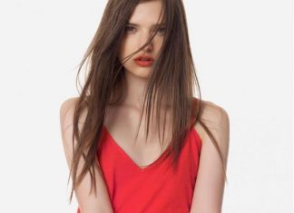 Φλογερές εμφανίσεις με φούστες και μπλούζες Regalinas