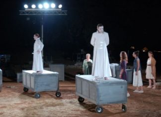 Εντυπωσίασε το κοινό στις Οινιάδες η «Ιφιγένεια εν Αυλίδι»