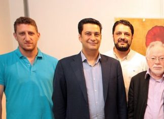 Με του Καιρού τα αλλάματα, που αναπαημό δεν έχουν/ μα στο Kαλό κι εις το Kακό περιπατούν και τρέχουν / και των Αρμάτω’ οι ταραχές, όχθρητες, και τα βάρη,/ του Έρωτα οι μπόρεσες και τση Φιλιάς η χάρη