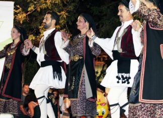 Ξεκίνησε το Φεστιβάλ Παραδοσιακών Χορών με τα συγκροτήματα του Αγρινίου