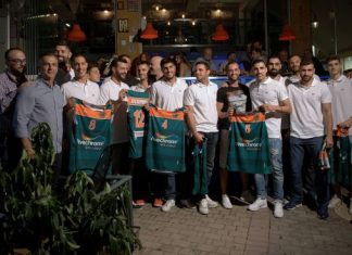 Παρουσίαση της νέας φανέλας του ΑΟ Αγρινίου με Μιχάλη Κακιούζη και Νίκο Χατζή