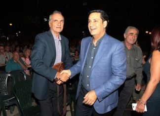 -Τι δώρο να κάναμε στο διοικητή για τη γιορτή του; -Μια δωρεά στον Παπαδόπουλο, τουλάχιστον στο Μεσολόγγι δεν θα γίνει στέγαστρο