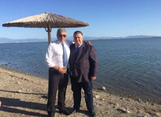 Νίκο, μπας και βγάζετε μούτιλη σε χρυσό χρώμα;