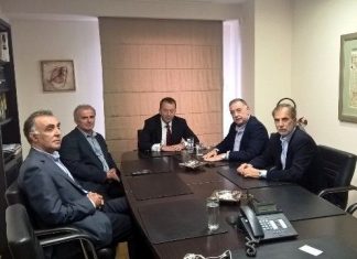 Ρε παιδιά βγάλαμε φωτογραφία χωρίς τον “αιτωλοακαρνανιάρχη” του ΣΥΡΙΖΑ…;