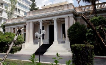 Ακόρεστη η επιδοματολογία, όπως και η φορολογία