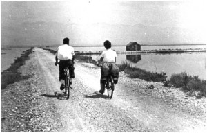 Τότε πηγαίναμε στην Τουρλίδα με το ποδήλατο… σήμερα πηγαίνουμε με το αυτοκίνητο… τα χρόνια πέρασαν… υπάρχει διαφορά!!!