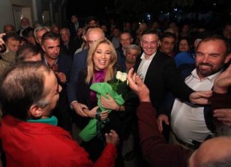 Είμαστε ΠΑΣΟΚ και μένουμε ΠΑΣΟΚ