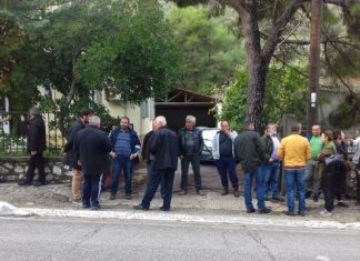 Παράσταση διαμαρτυρίας πραγματοποίησαν κτηνοτρόφοι στο Δασαρχείο Αμφιλοχίας