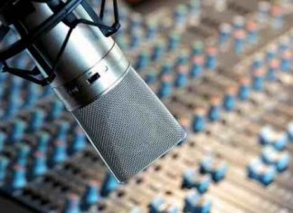 Ρε γιόγκι, ήρθες στο Αγρίνιο για να ανεβάσεις το επίπεδο της δημοσιογραφίας και διαβάζεις στην εκπομπή σου τα ρεπορτάζ μας;