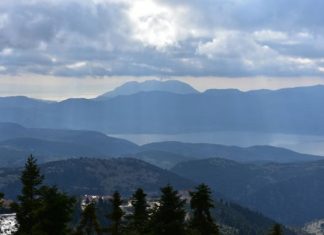 Εξαίσια μελαγχολική σύναξη της φύσης στο ορεινό Θέρμο