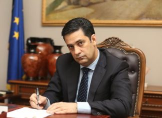 Που και που υπογράφουμε και καμία υπερωρία