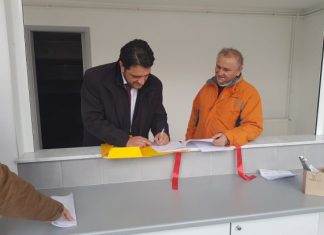 Ένα γκισέ κυλικείου για όλες τις χρήσεις: Από αγιασμούς μέχρι υπογραφή πρωτοκόλλων