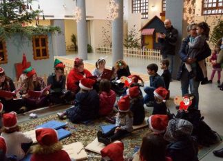 Αφηγήσεις παραμυθιών στην Παλαιά Δημοτική Αγορά: Παρουσιάστηκαν “τα Χριστούγεννα του Σκρουτζ”