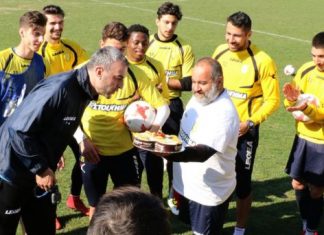 Κεράκια στο Emileon για Δέλλα!