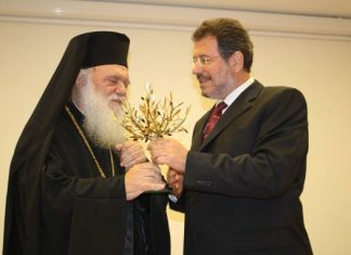 Eπίτιμος Δημότης Αμφιλοχίας ο Αρχιεπισκόπος Ιερώνυμος