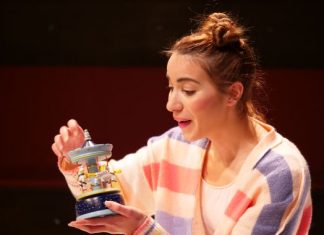 “Σκεπάσου να πετάξεις”: Παράσταση για βρέφη & νήπια στο “Μικρό Θέατρο”