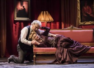 «Το φως του γκαζιού» στο Παπαστράτειο Μέγαρο